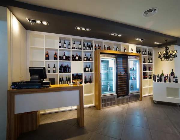 Wnętrze sklep z winami — Zdjęcie stockowe