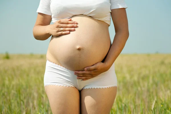 Gravid kvinna mage — Stockfoto
