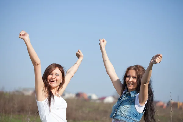 Glada kvinnor — Stockfoto