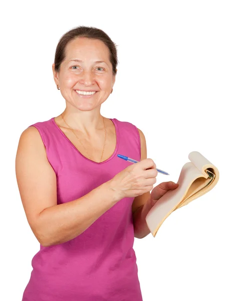 Ευτυχής ώριμη γυναίκα με το σημειωματάριο — Φωτογραφία Αρχείου
