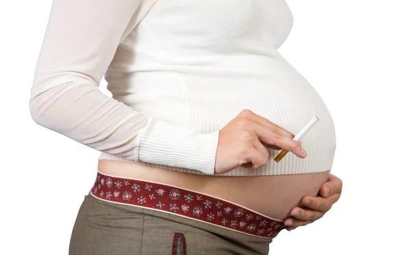 Těhotná žena držení cigaret — Stock fotografie