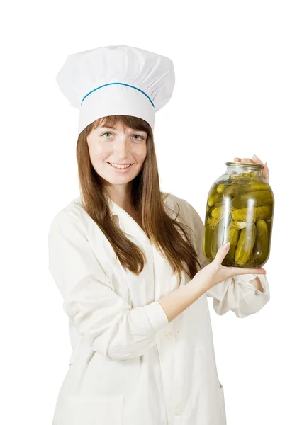 Cook drží nakládané okurky — Stock fotografie