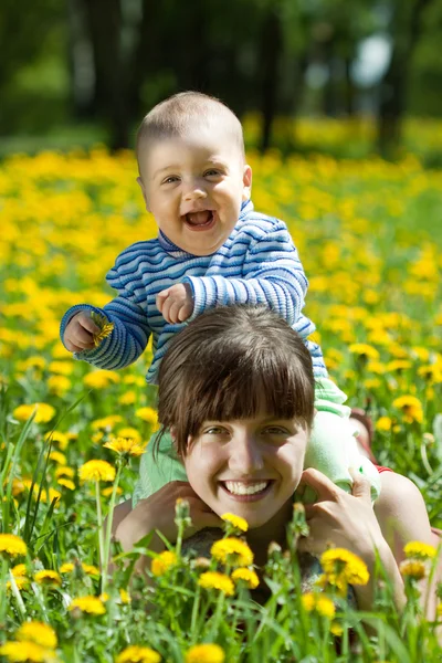 Mutlu anne ve bebek — Stok fotoğraf