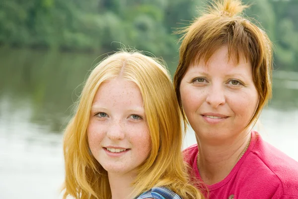 Matka s dospívající dcerou — Stock fotografie