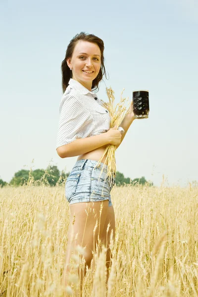 Girl with quass and wheat ears — Stock Photo, Image