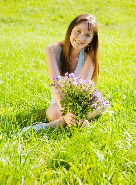 Dívka s kyticí — Stock fotografie