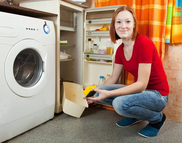 Hombre agotado con el cesto de la ropa — Foto de stock © AndreyPopov