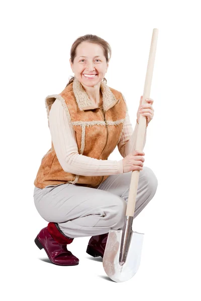 Glad kvinna sitter med spade — Stockfoto