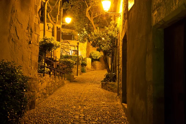 Nacht straat van de oude Europese stad. — Stockfoto