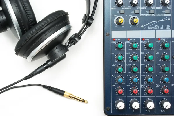 Mixing console en hoofdtelefoon — Stockfoto
