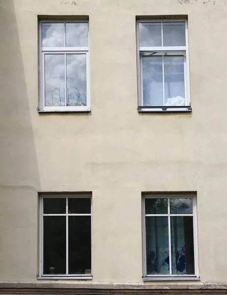 Vier Fenster — Stockfoto