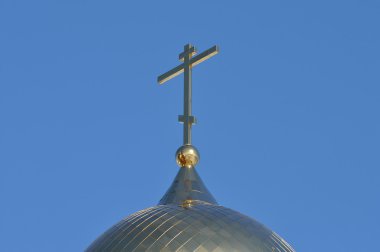 Rus Ortodoks Kilisesi üzerinde altın kubbesi