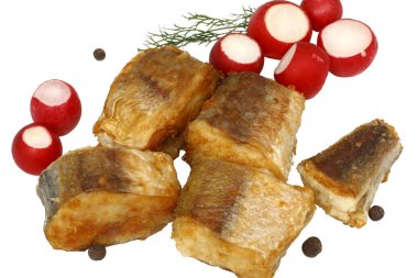 Kızarmış Balık hake ile turp dilimleri