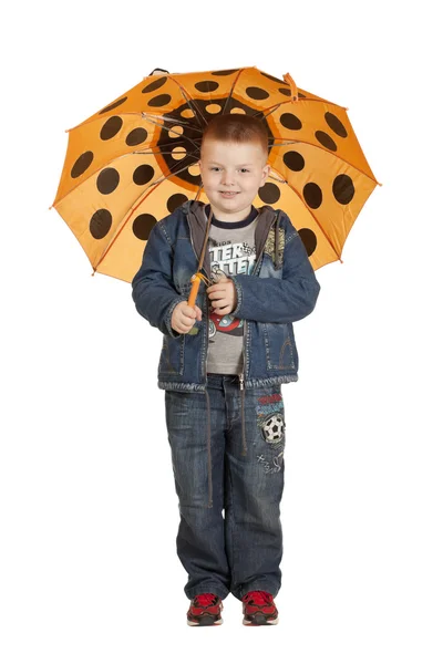 Petit garçon avec un parapluie — Photo