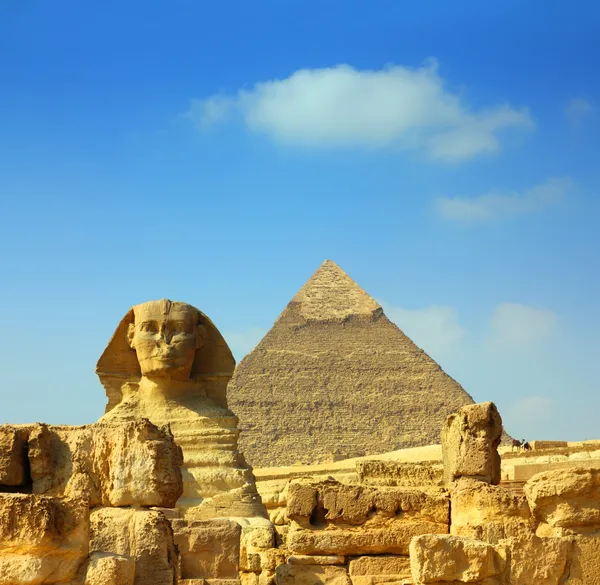 埃及 cheops 金字塔和狮身人面像 — 图库照片