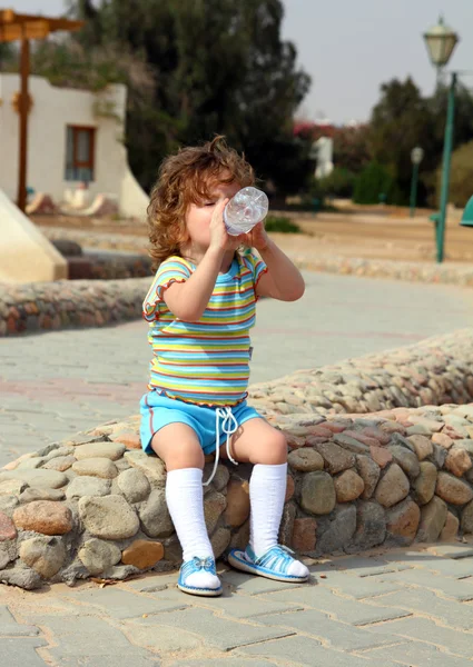 Little girl drinking from bottle — Stock Photo, Image