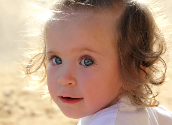 Carino ritratto bambina — Foto Stock
