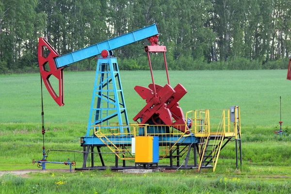 Arbetande oljepump — Stockfoto