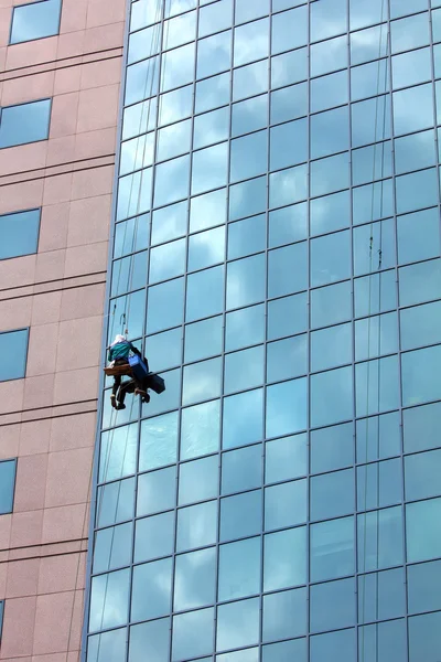Window cleaner at work — Stock Photo, Image