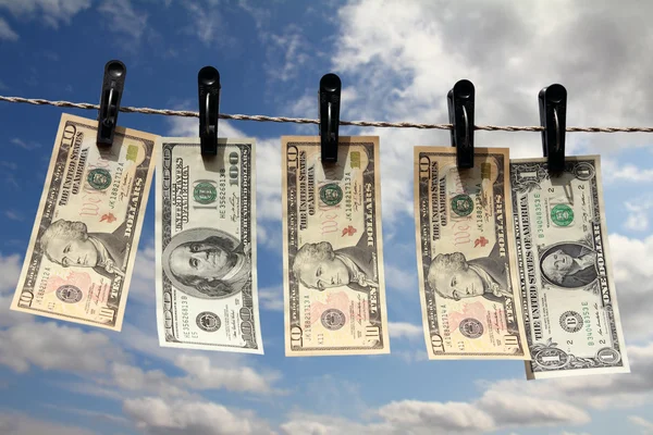 Kağıt dolar ipe kurutma — Stok fotoğraf