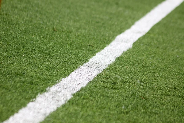 Зеленое футбольное поле — стоковое фото