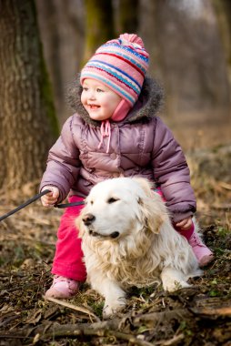 golden retriever ile kız