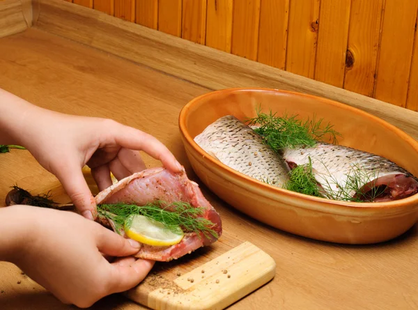 Cocinar pescado —  Fotos de Stock