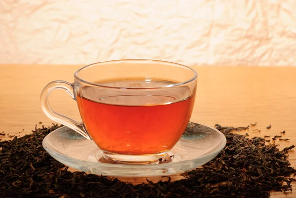 乾燥したテッドと紅茶のカップを葉します。 — ストック写真