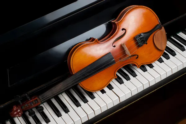 Violin and piano — Stock Photo, Image