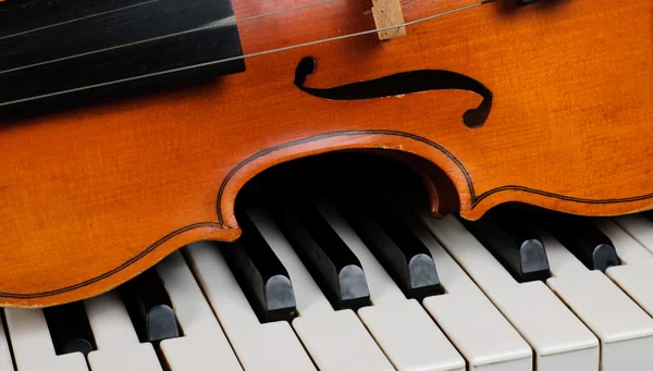Violino e piano — Fotografia de Stock
