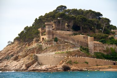 Ortaçağ kalesinde tossa de mar at sunrise, costa brava, İspanya