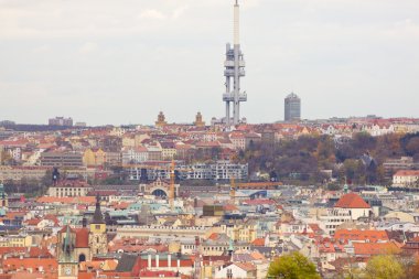 Prag'ın Gotik Kalesi ve Binalar üzerinde görünüm