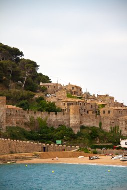 Ortaçağ kalesinde tossa de mar at sunrise, costa brava, İspanya