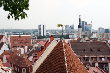 eski şehir, tallinn üzerinde Estonya göster