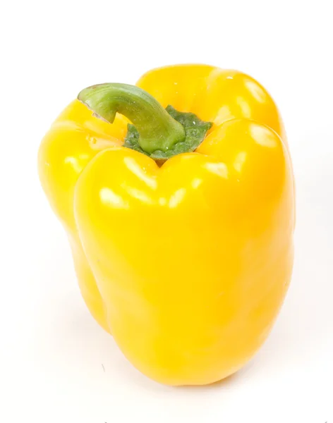 Färsk gul peppar isolerad på vitt — Stockfoto