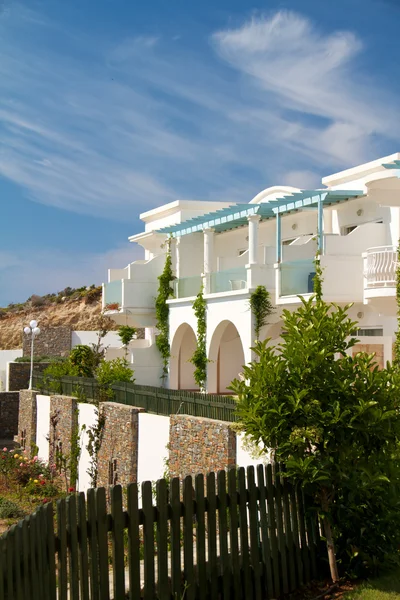 Hermoso hotel cerca del mar en Grecia —  Fotos de Stock