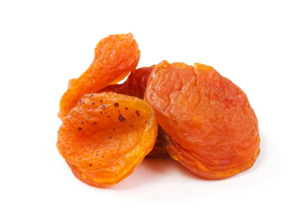 Сухие фрукты абрикоса на белом фоне . — стоковое фото