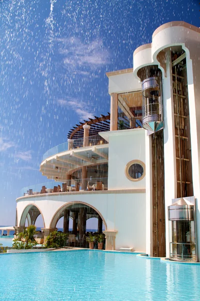 在希腊罗兹岛豪华别墅游泳池 — 图库照片