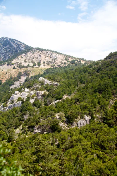Hoge berg en rotsen in Griekenland rhodes — Stockfoto