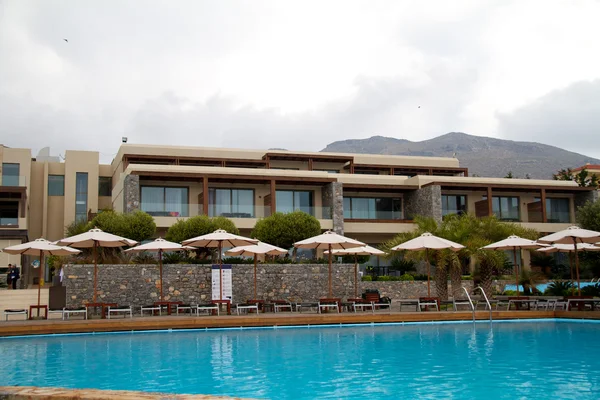 Piscine dans une villa de luxe, Rhodes Grèce — Photo