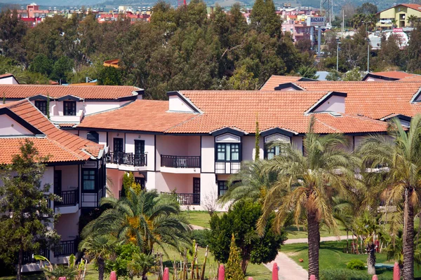 Πολυτελείς κατοικίες κατά μήκος της Μεσογείου θάλασσας, στην Τουρκία — Φωτογραφία Αρχείου