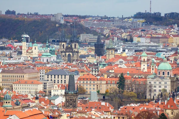 The View on the Prague's gothic Castle and Buildings — Stock Photo, Image