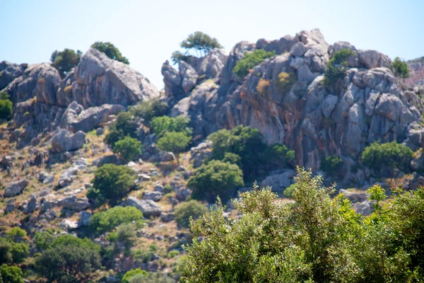 Montaña alta y rocas en Grecia Rodas — Foto de Stock
