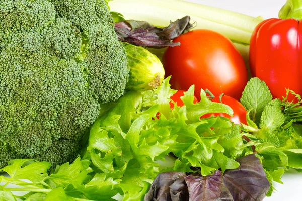 Légumes frais et juteux isolés — Photo