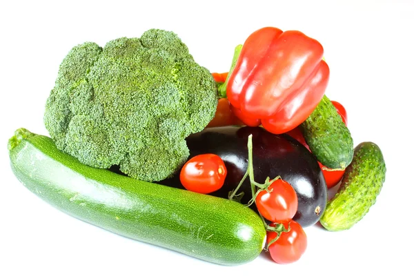 Friska och saftiga grönsaker isolerade — Stockfoto