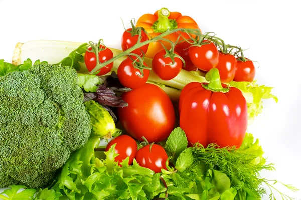 Frisches und saftiges Gemüse isoliert — Stockfoto