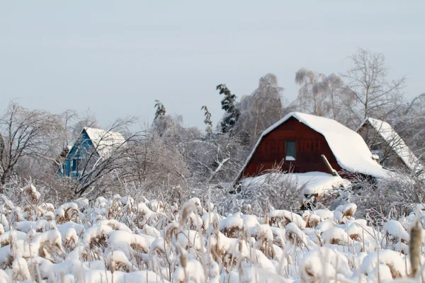Zimní vesnice na pobřeží — Stock fotografie