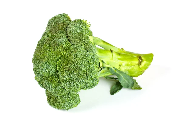 Kousky čerstvé, syrové, zelené brokolice, řezané — Stockfoto