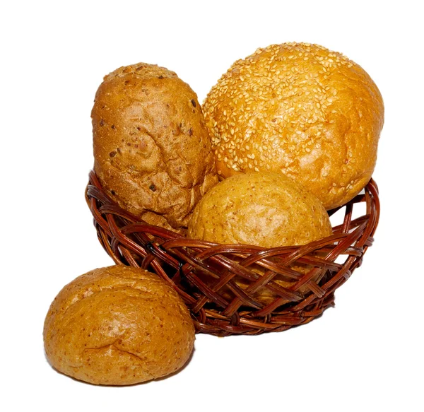 Loafs van hele tarwe en roggebrood en geïsoleerd — Stockfoto