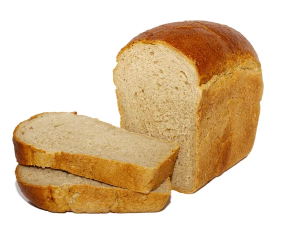 Половина ржаного хлеба с анисом и некоторые ломтики изолированы — стоковое фото